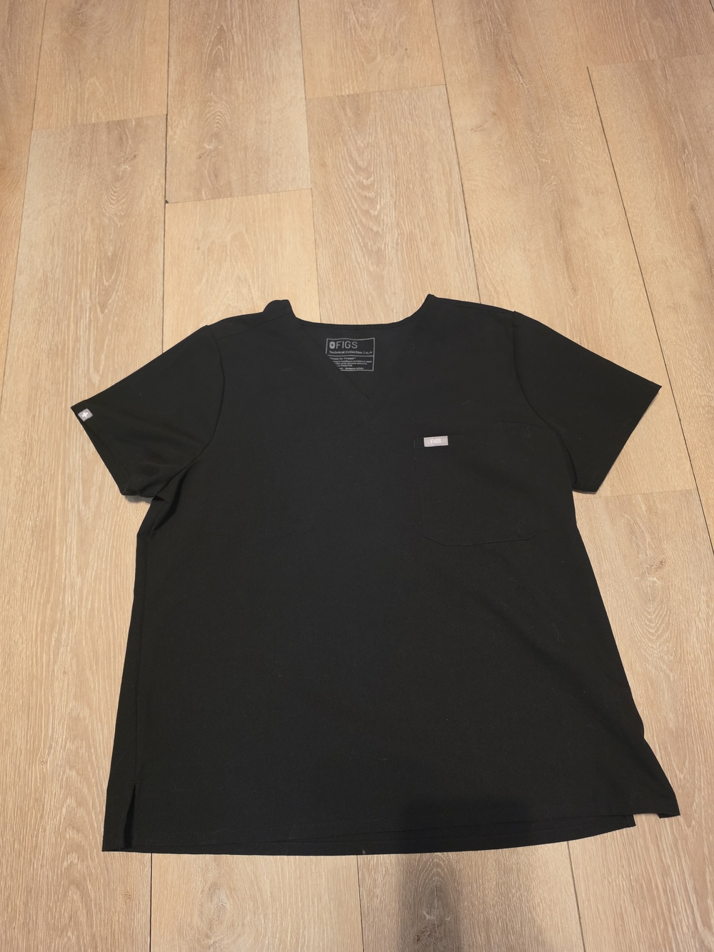 Figs Women's Black Scrub Top - Classic V-Neck Pocket Size XL
